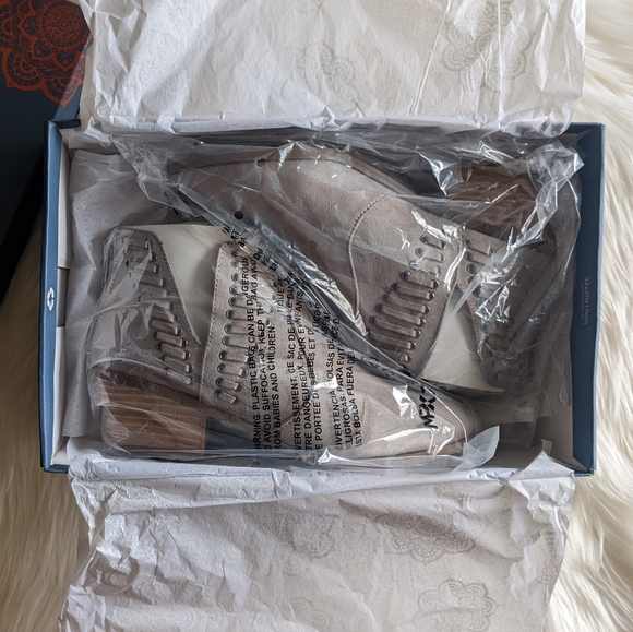 🆕 Carlos •Faux Suede• Almond Toe Ankle Boots - Picture 7 of 9